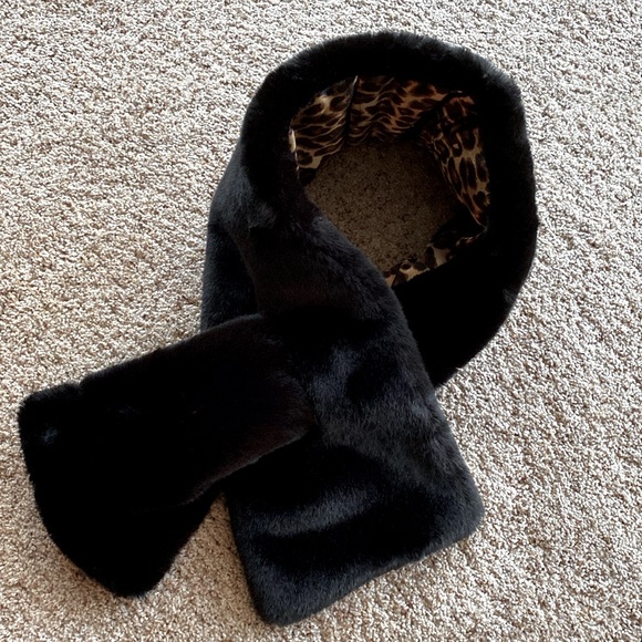 White House Black Market Fur Puffer Stole - Picture 1 of 4